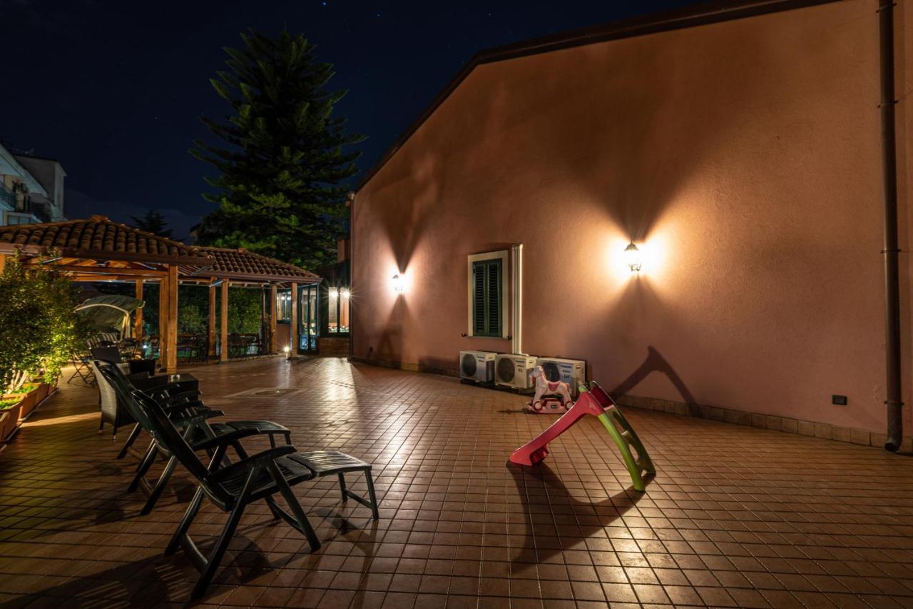 Alhambra - Guest House Di Charme 기아레 외부 사진